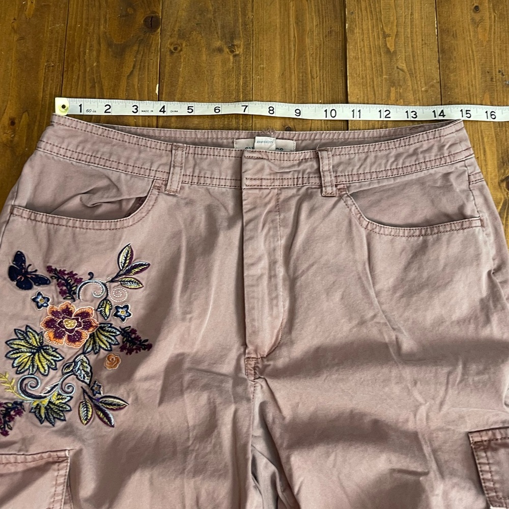 Sundance size 6P Vivant Embroidered Cargo Joggers Pants in a dusty mauve pink - Picture 6 of 8